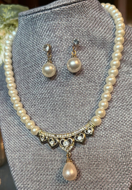 Necklace & Earrings Set: Pearls Collection