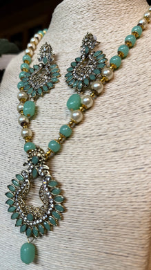 Necklace & Earrings Set: Pearls Collection