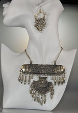 Load image into Gallery viewer, Necklace &amp; Earrings Set